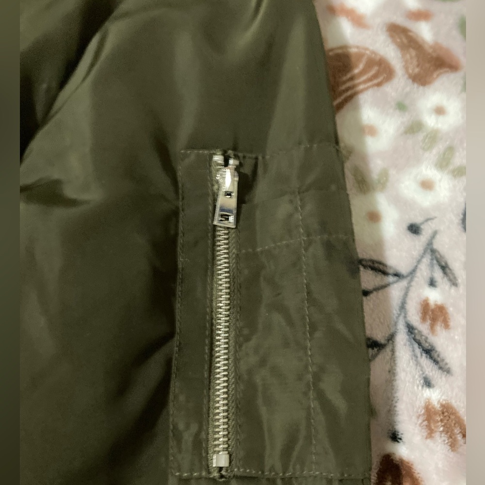 Zara Woman Olive Green Bomber Jackek
Size: M - Picture 13 of 14
